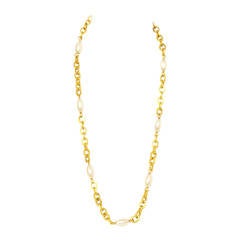 CHANEL Vintage 1995 Gold Long Chain w/Oblong Faux Pearls