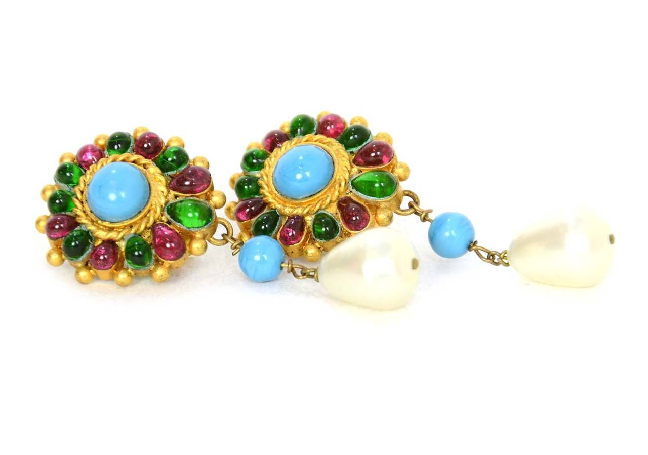 Chanel Vintage '93 Turquoise & Faux Pearl Teardrop Clip On Earrings In Excellent Condition In New York, NY