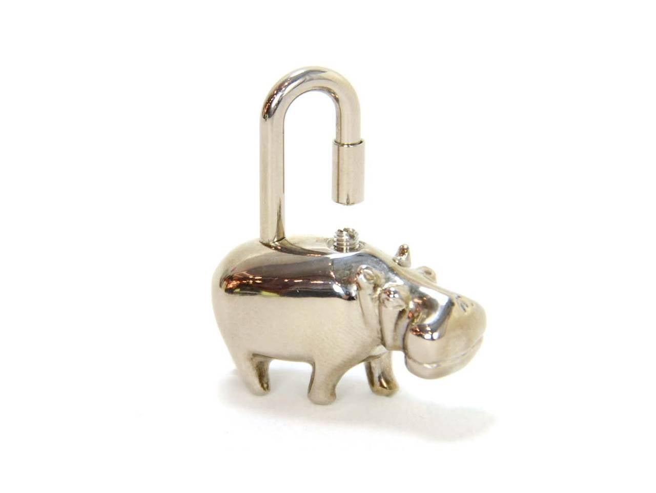 HERMES 2005 Silver Hippo Key Ring In Excellent Condition In New York, NY