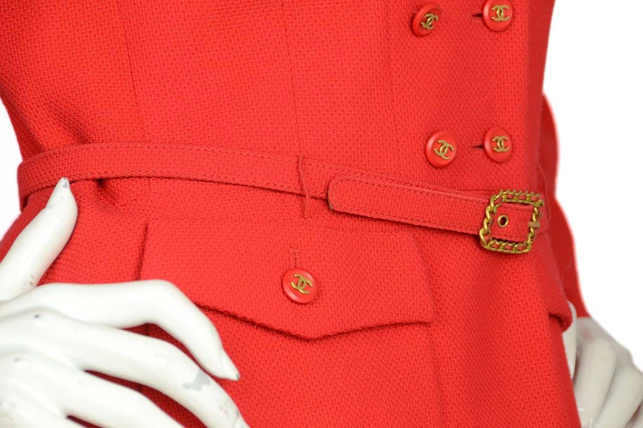 CHANEL Vintage 1995 Red Boucle Pleated Skirt/Double Breasted Jacket w/Belt sz 42 In Excellent Condition In New York, NY