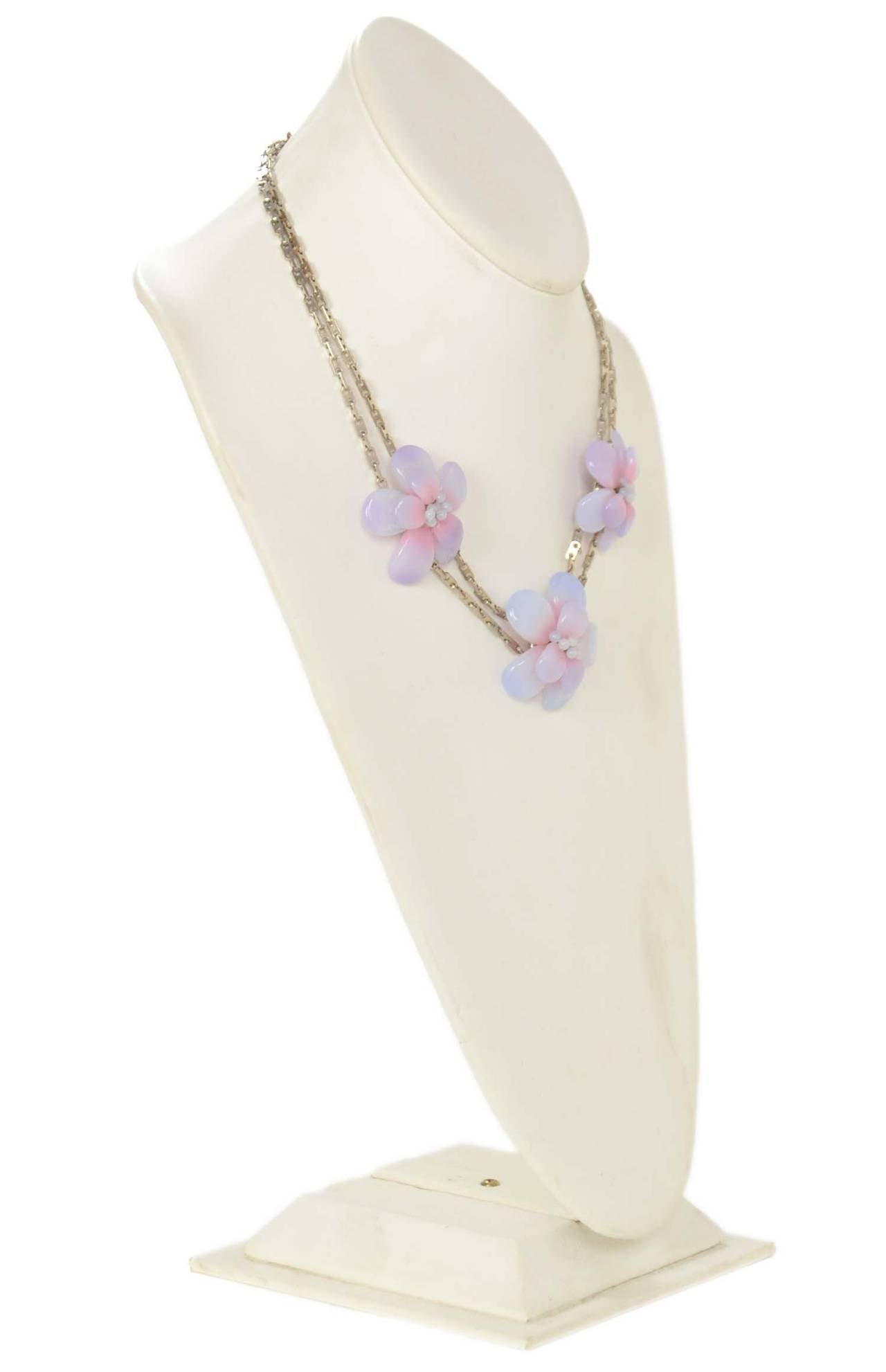 CHANEL Vintage 1998 Lavendar Resin Camelia Flower Necklace In Excellent Condition In New York, NY