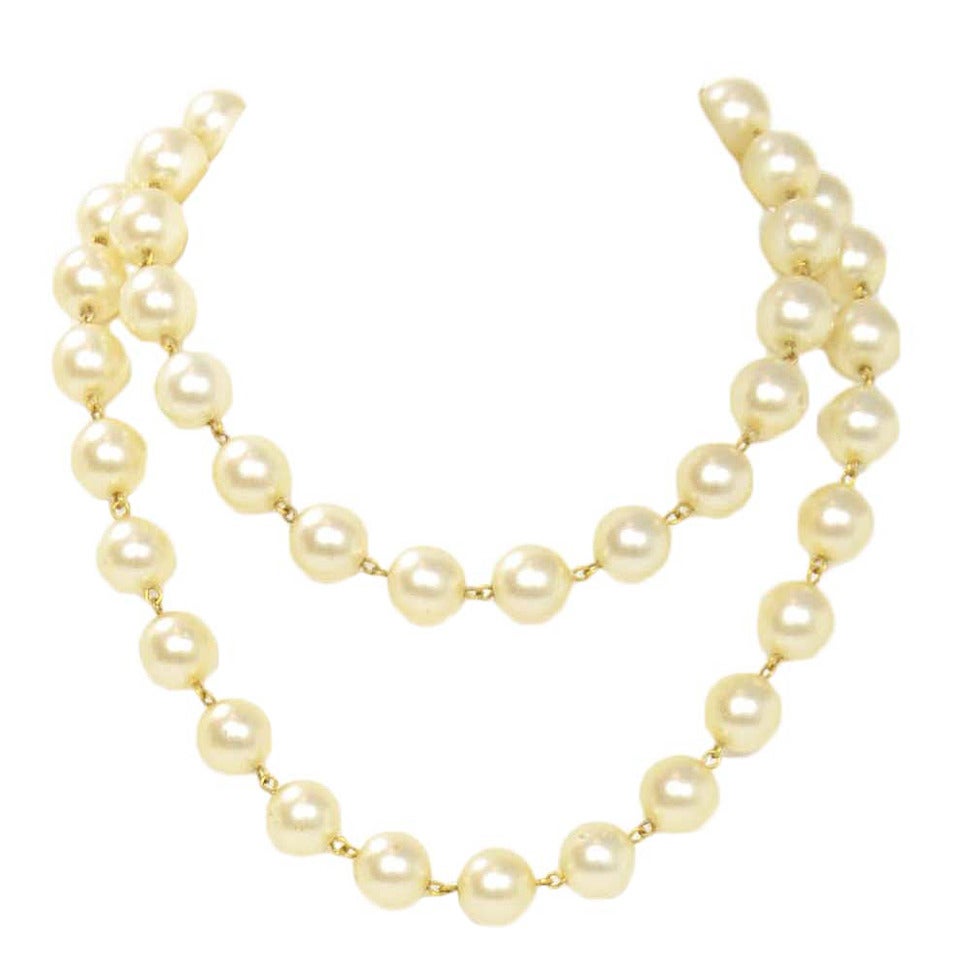 CHANEL Vintage 1990-1992 Pearl Necklace/Belt w/Gold Star Pendant