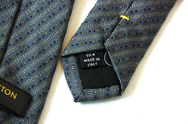 Louis Vuitton Necktie Gray Blue White Micro Damier Good Condition Silk 100%  Used IS0195 LOUIS VUITTON Stripe Logo