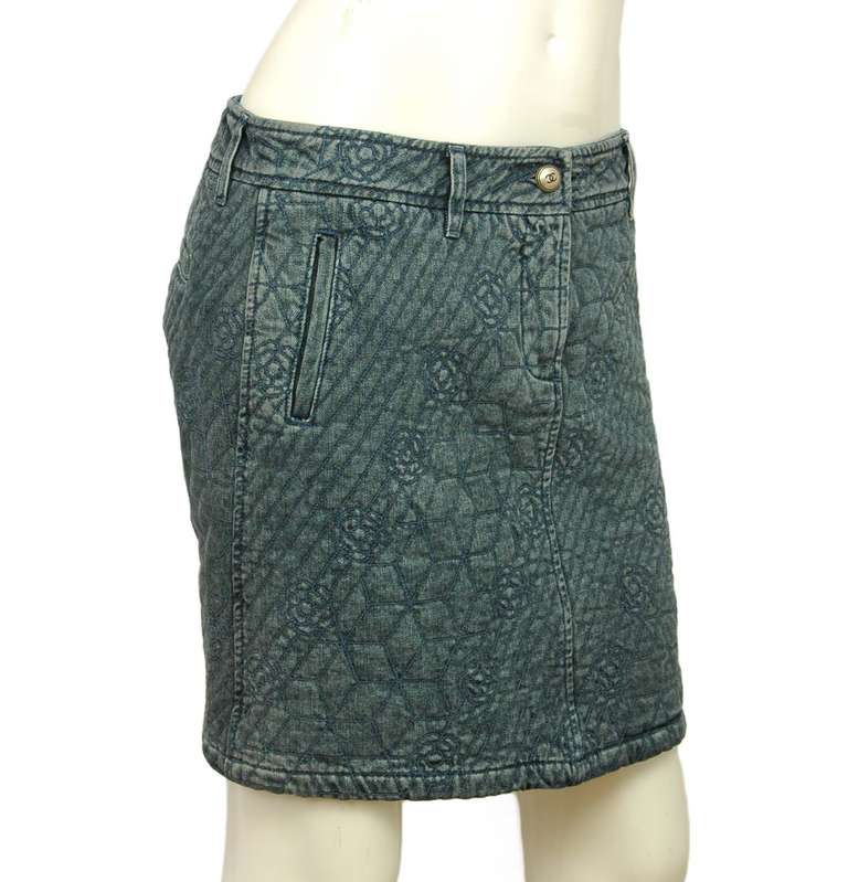Chanel Camellia Quilted Denim Pencil Skirt sz.40 In Excellent Condition In New York, NY