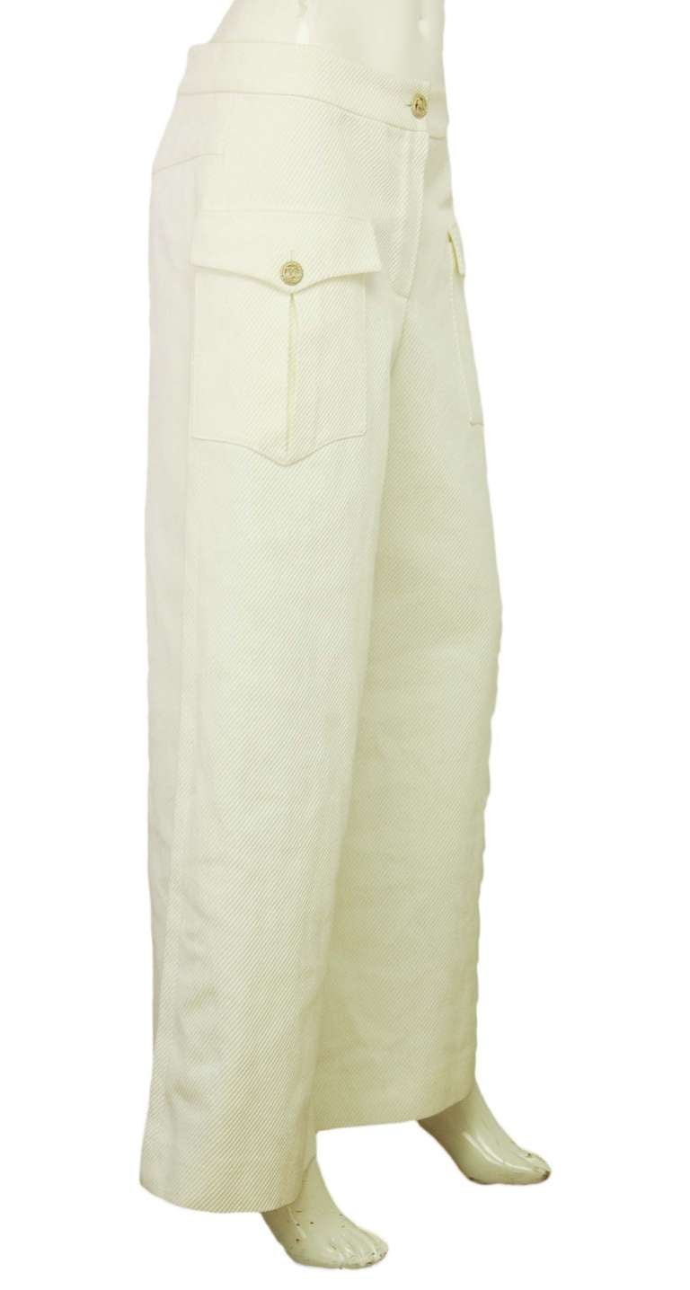 Chanel White Cotton Wide Leg Slacks w Front Pockets sz38

Made in France
c.2010-2013
Composition: 72% cotton, 28% ramie
Two deep front pockets with flap and silvertone CC button closure
Front zipper closure
Labeled 