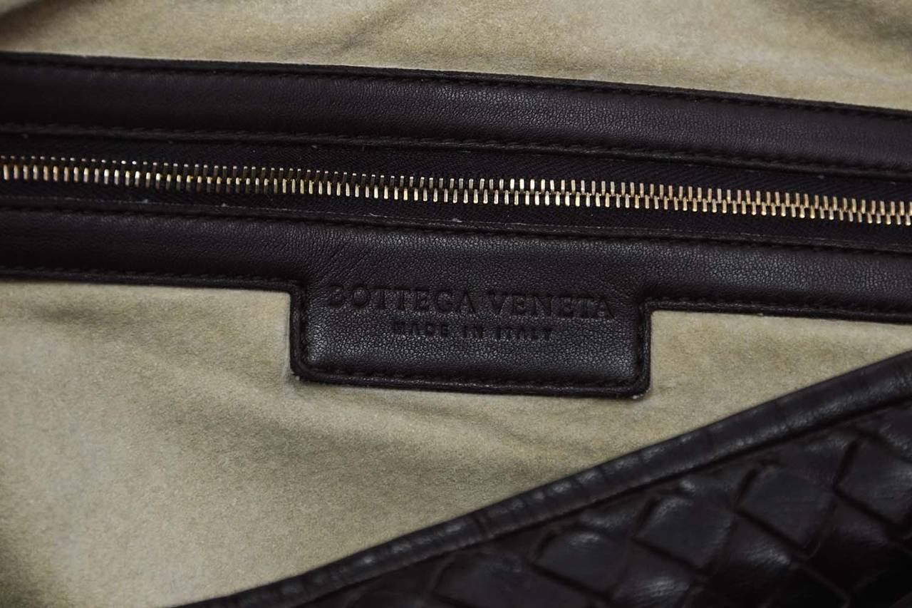 BOTTEGA VENETA Ebano Woven Leather Maxi Intrecciato Hobo Bag rt. $3, 300 In Excellent Condition In New York, NY