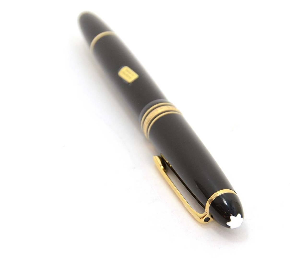 Montblanc Meisterstück LeGrand Document Marker
Features Luminous Green marker

    Made in: Germany
    Color: Black, gold white and silver
    Materials: Resin, gold, and silver
    Closure/opening: Pull off pen cap
    Ident Number: MG