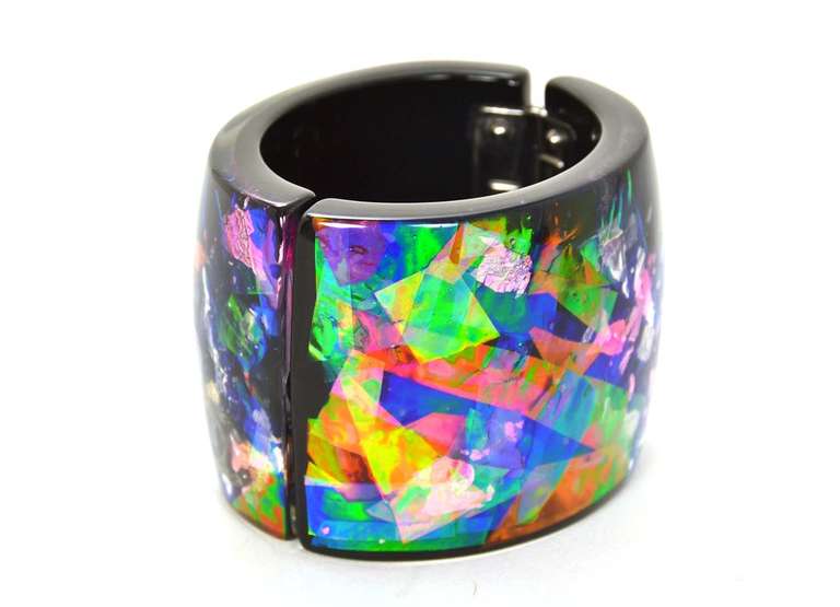 Black resin embedded with multicolored metallic foil pieces
Shades of green, orange, red, blue, purple, silver and gold
One Pewtertone CC on each side
Silvertone hinge at side
Concealed magnetic closure
Stamped 