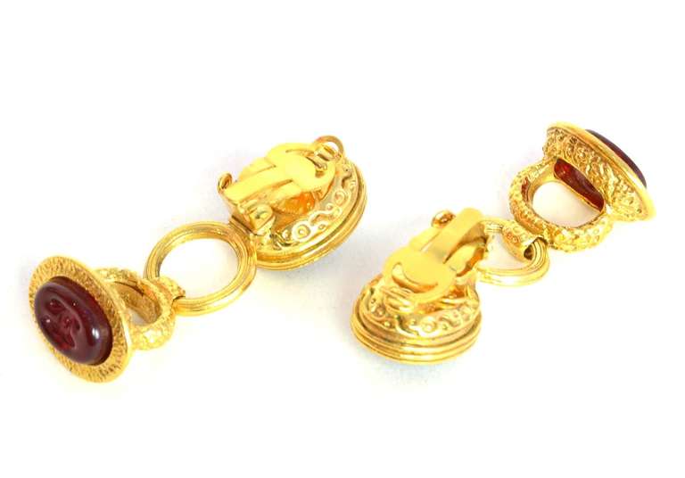 Chanel Gripoix & Gold Dangling Clip On Earrings In Excellent Condition In New York, NY