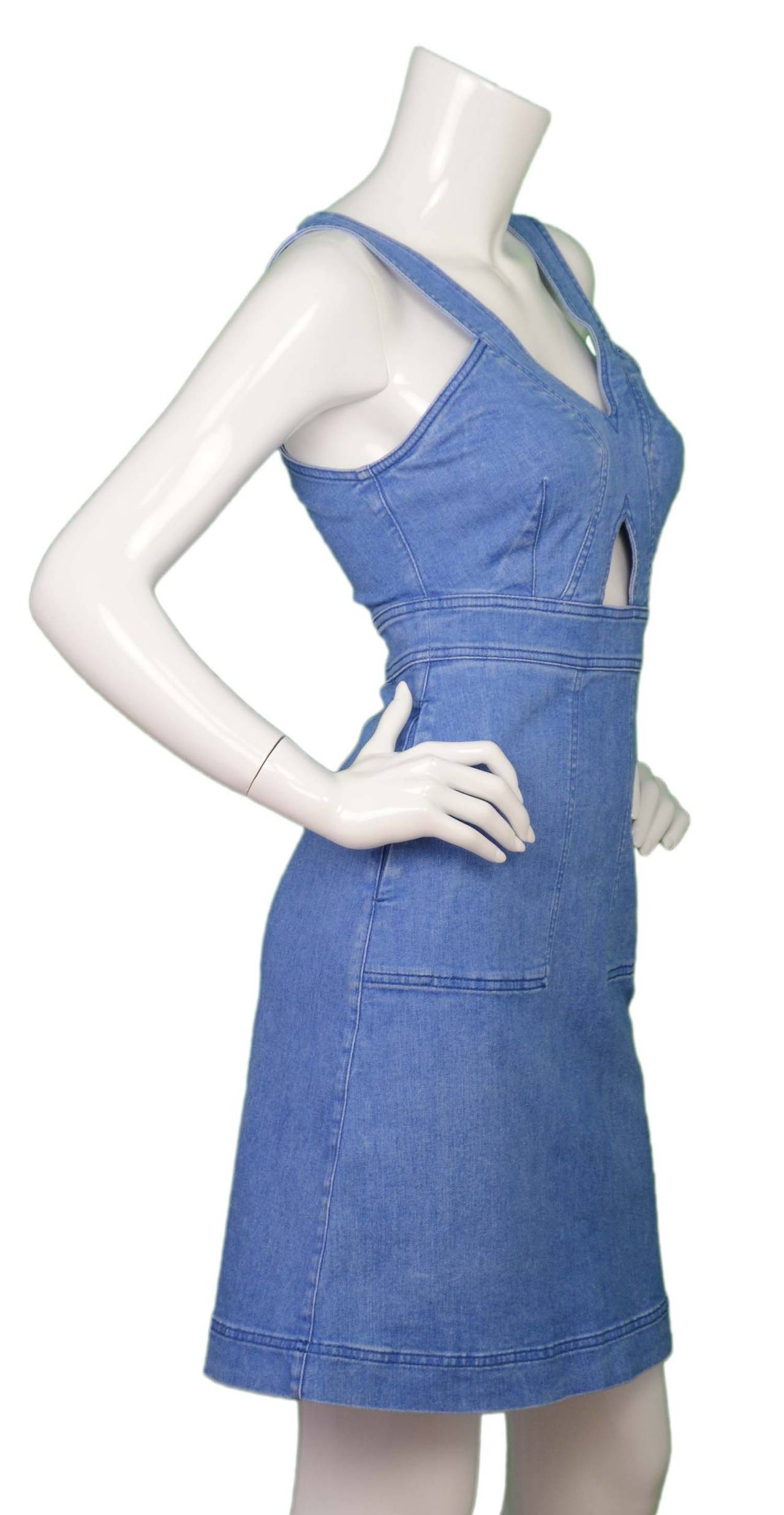 Stella McCartney Denim Keyhole Mini Dress
Made in: Italy
Year of Production: 2015
Color: Baby blue
Composition: 91% cotton, 7% polyester, 2% elastane
Lining: None
Closure/opening: Back center zip up closure
Exterior Pockets: Two side patch