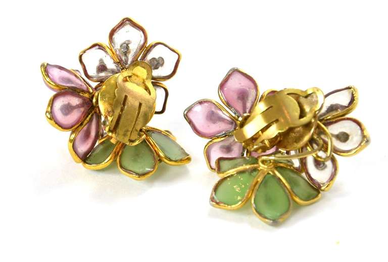 Chanel Gripoix Flower Cluster & Rhinestones Brooch & Earrings Set In Good Condition In New York, NY