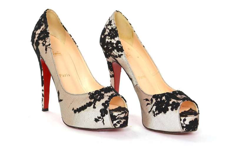 Christian Louboutin Lace Hidden Platform Peep Toe Shoes-Sz 7.5

    Made in Italy
    Materials: lace
    Stamped 