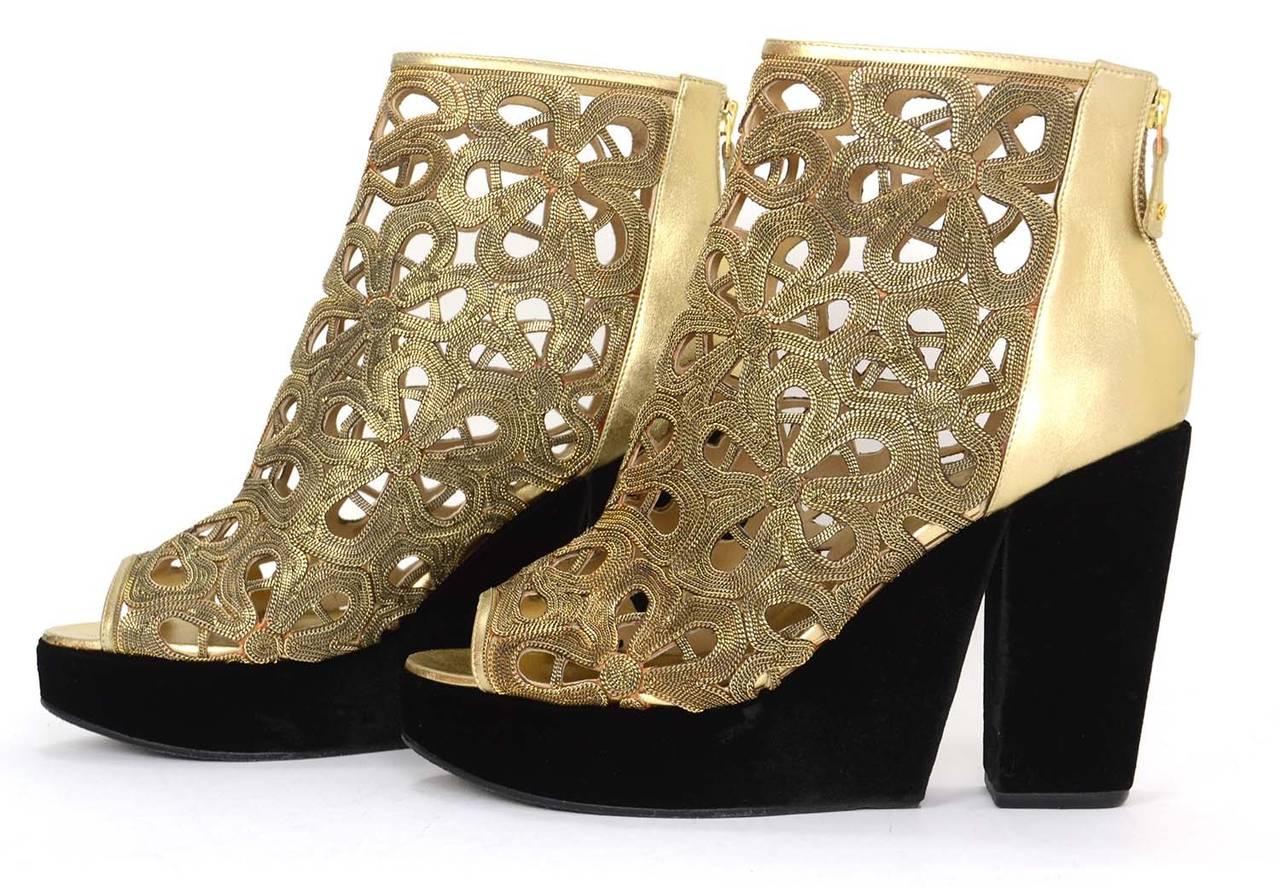 Chanel Gold Handmade Floral Chain Peeptoe Platform Booties
Features black velvet covered heel and platform
Made in: Italy
Year of Production: 2011
Color: Metallic gold and black
Composition: Leather, metal and velvet
Sole Stamp: SAMPLE CC MADE