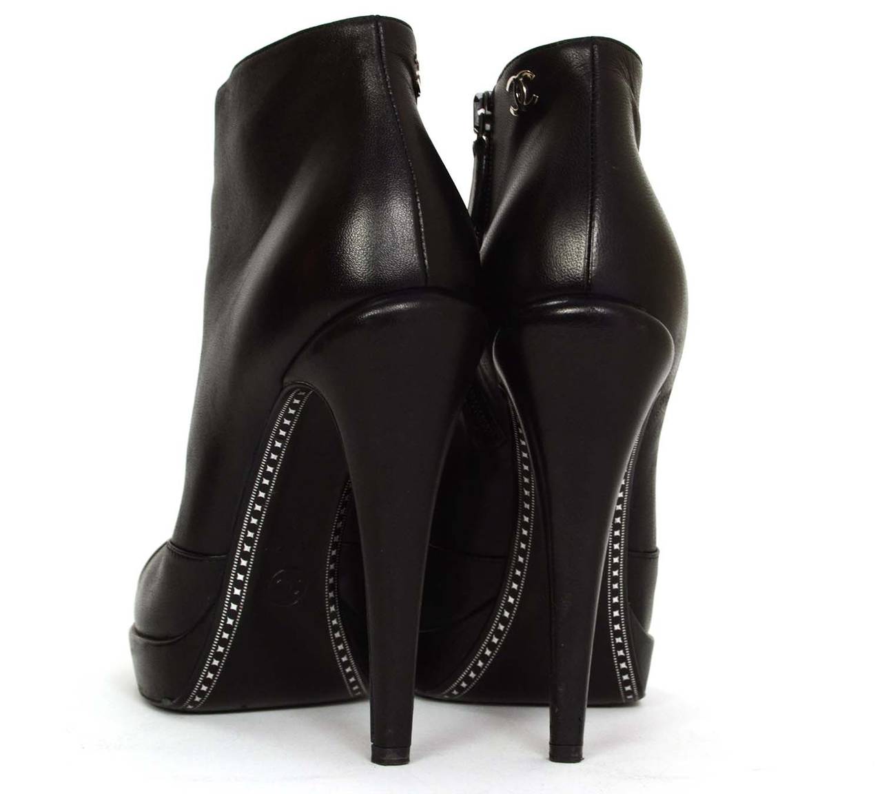 CHANEL Black Leather Platform Ankle Boots sz 39 In Excellent Condition In New York, NY