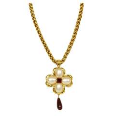 CHANEL Vintage Goldtone Chain Necklace W/Pearl Flower Pendant & Red Gripoix Drop 10