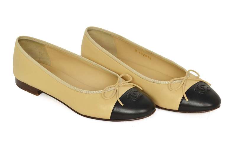hanel 2014 Biege/Black Leather Ballet Flats Sz 8.5

    Age: 2014
    Made in Italy
    Materials: leather
    Stamped 