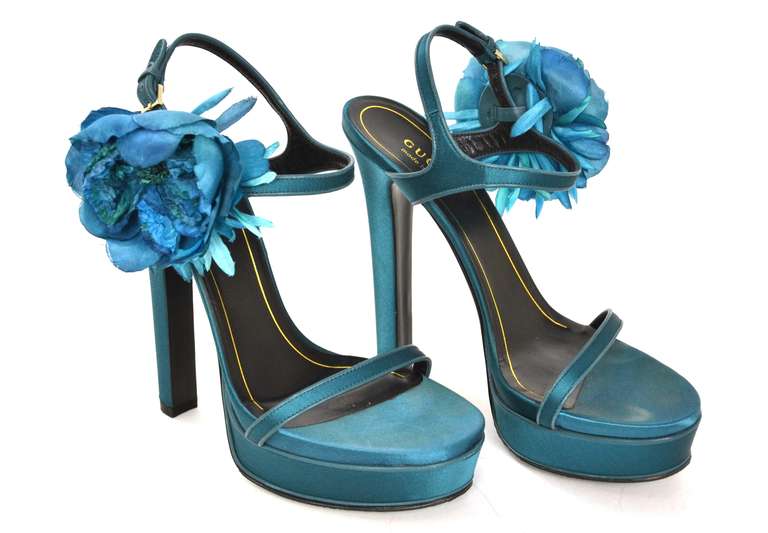 Gucci Teal Satin Platform Sandal With Flower Sz 7.5

    Made in Italy
    Materials: satin, silk
    Ankle strap with removable flower
    Stamped 