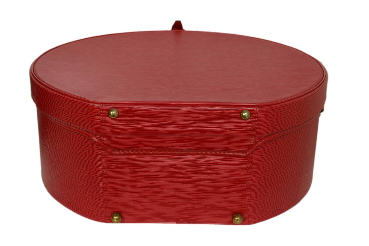 Women's or Men's LOUIS VUITTON Vintage '96 Red Epi Hat Box GHW