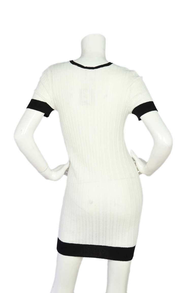 CHANEL White Knit Stretch Long Sweater W/Black Trim & Lion Head Button Sz 42 In Excellent Condition In New York, NY