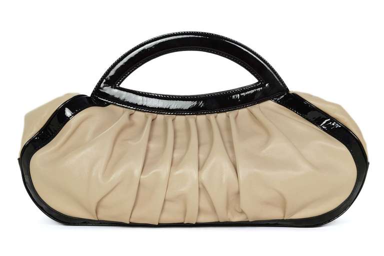 Emilio Pucci Beige Leather & Black Patent Gathered Handbag In Excellent Condition In New York, NY