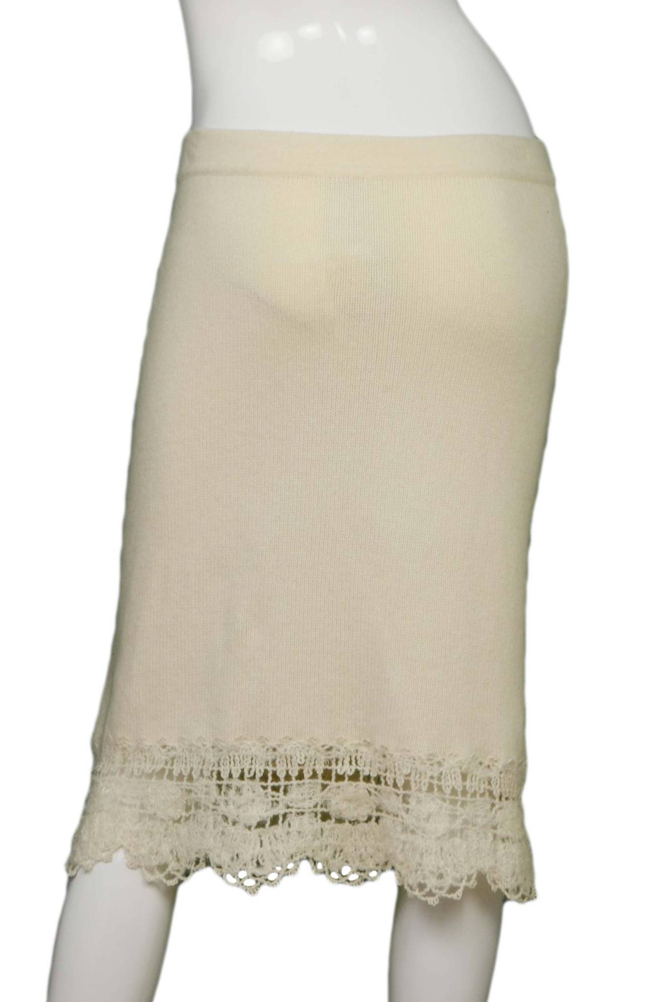 CHANEL Cream Cashmere Skirt sz 44 In Excellent Condition In New York, NY