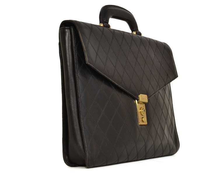 c. 1986-1988

Black quilted leather with goldtone hardware

Open back pocket the length of bag

Interior has pen pockets and three card slots

Interior zippered pocket

Push in lock

Hologram reads 0833874

Stamped 