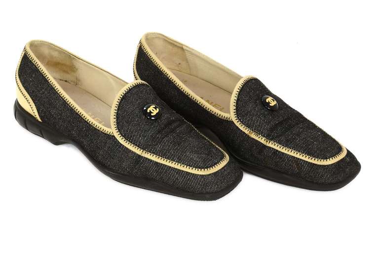 Chanel Blue Denim Loafer W/Beige Trim & CC Sz 37

    Made in Italy
    Materials: denim, rubber, leather
    Blue denim with beige trim. Beige leather on heel.
    CC button
    Stamped 