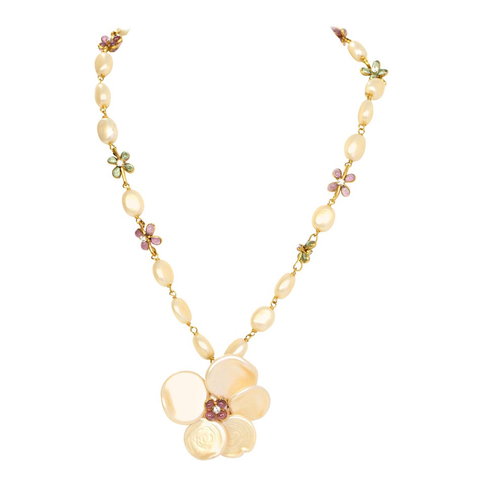 Chanel Vintage '99 Pink & Green Glass Bead & Pearl Flower Necklace
Features small pink and green glass bead & rhinestone flowers throughout

Made in: France
Year of Production: 1999
Stamp: 99 CC P
Closure: Hook and ring closure