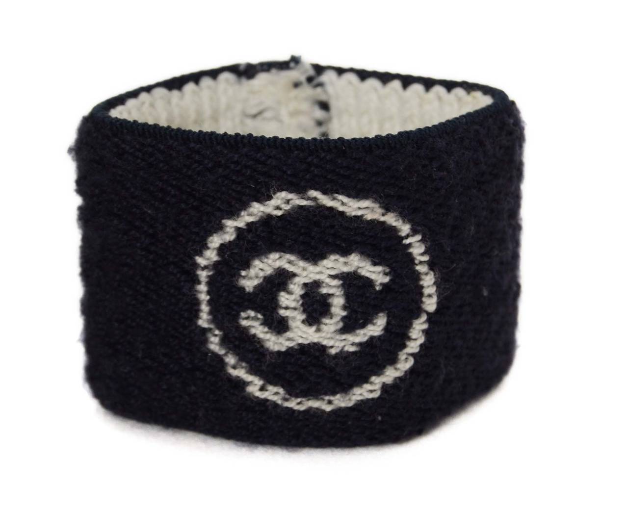 Chanel Vintage Navy & White Set of Three Sweat Bands
Features 
