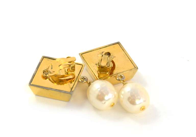 Chanel Goldtone Square CC Clips w/ Hanging Pearl c. 1987 In Excellent Condition In New York, NY