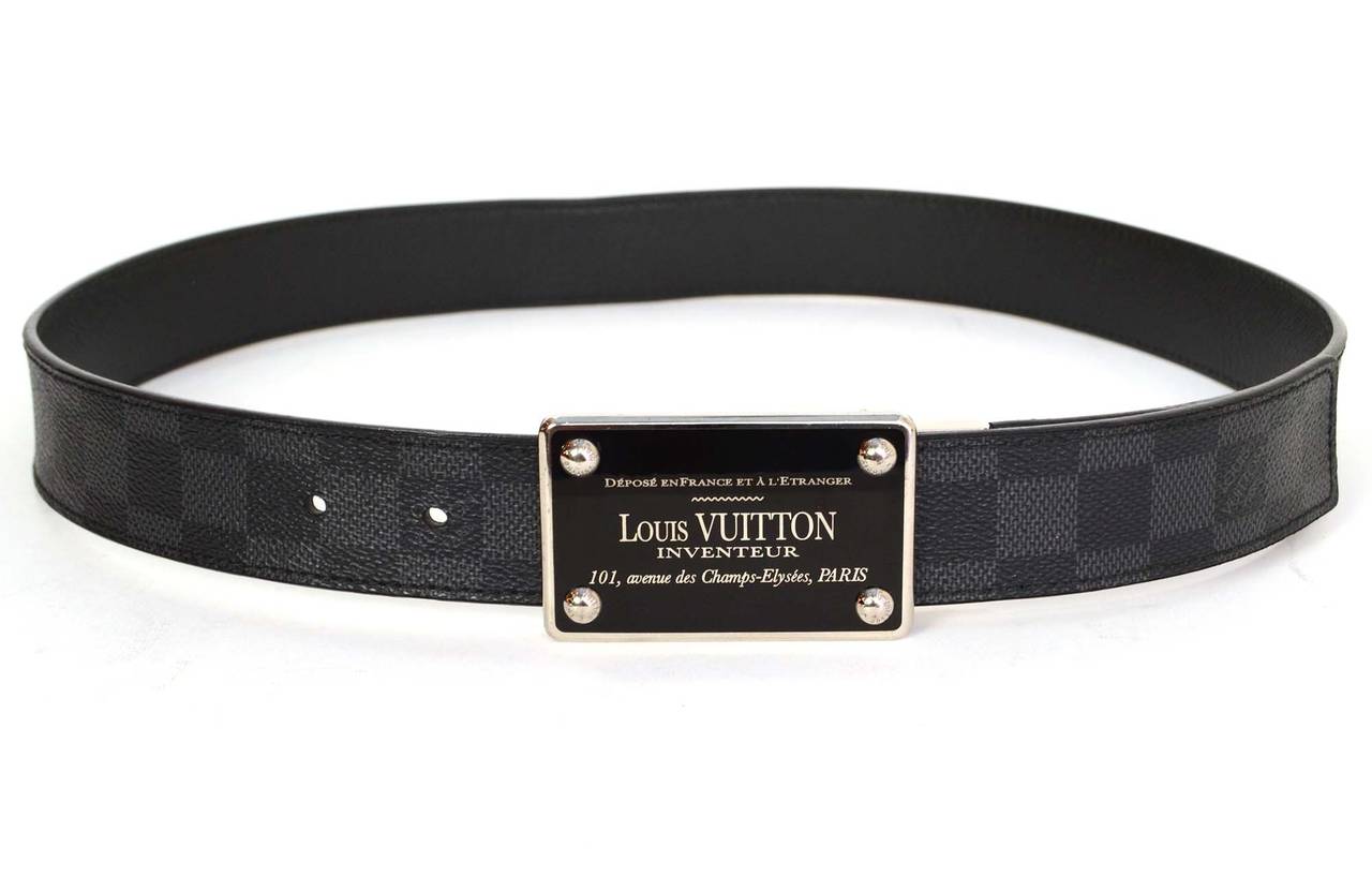 Louis Vuitton Damier Graphite Canvas Reversible Inventeur Belt
Features large black and silvertone industrial-looking buckle
Made In: Spain
Year of Production: 2010
Color: Grey, black and silvertone
Hardware: Silvertone
Materials: Coated