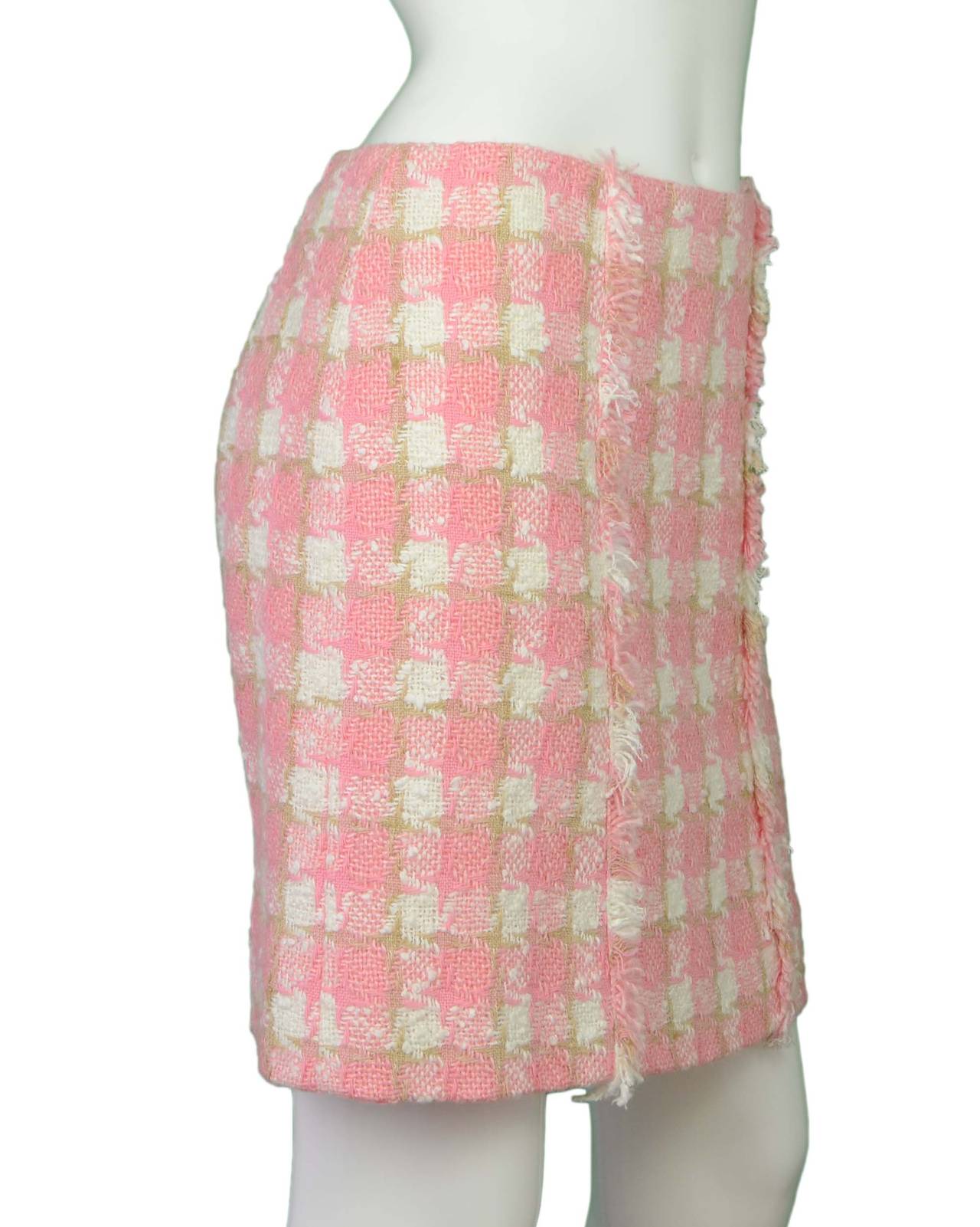 Chanel Pink & White Houndstooth Tweed Skirt
Features two vertical panels of fringe on front side of skirt
Made in: France
Year of Production: 2004
Color: Pink, white and tan
Composition: 55% rayon, 26% cotton, 19% wool
Lining: White, 100%