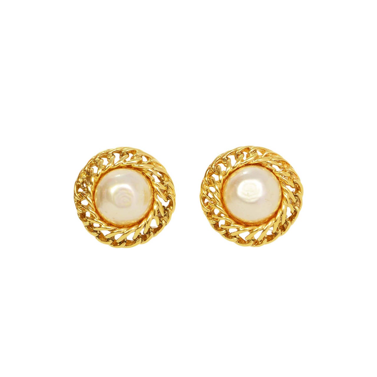Chanel - Gripoix Red White Clip On Gold Tone Earrings 70s-80