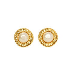 CHANEL Vintage '70s-80s Pearl & Gold Clip On Earrings