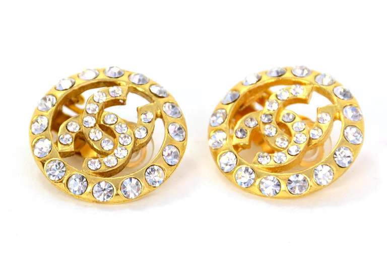 Circular earrings with center CC
Strass crystals throughout
1