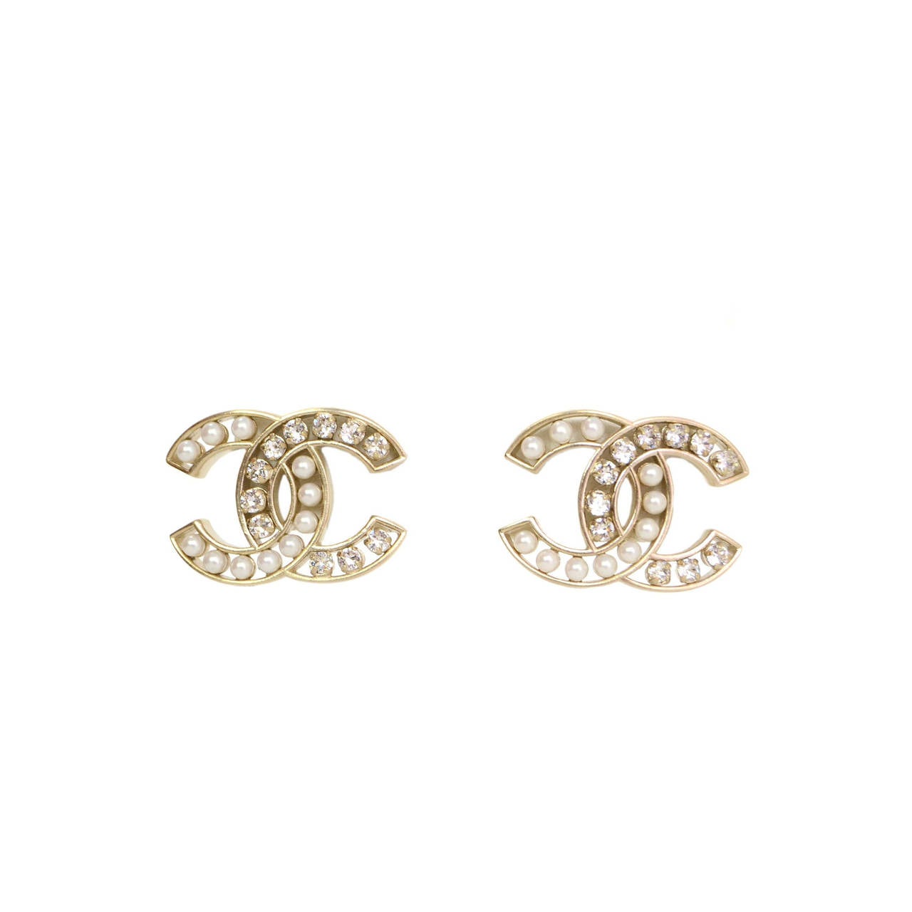 CHANEL '15 Pearl and Crystal CC Stud Earrings at 1stDibs | chanel ...