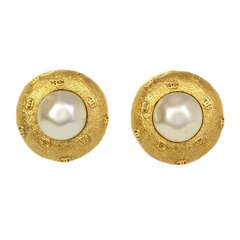 CHANEL Faux Pearl Clip On Earrings W/CC Goldtone Border Vintage CHANEL Faux Pearl Clip On Earrings W/CC Goldtone Border
