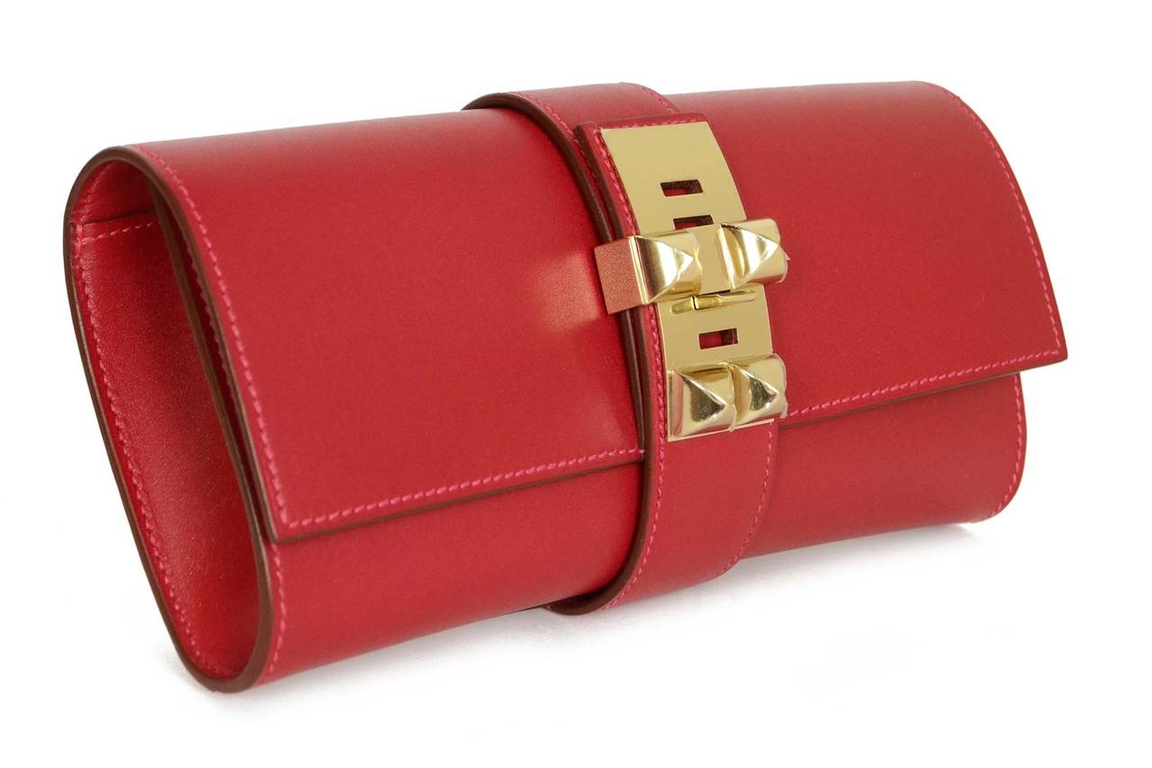 Hermes Rouge Vif Tadelakt Leather 23cm Medor Clutch
Made in: France
Year of Production: 2014
Color: Rouge vif
Hardware: Permabrass
Materials: Tadelakt leather
Lining: Rouge vif chevre leather
Closure/opening: Flap top with notch and buckle