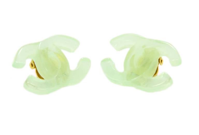Chanel Mint Green Resin Clip On Earrings

    Age: c. 2001
    Made in France
    Materials:resin
    Stamped 