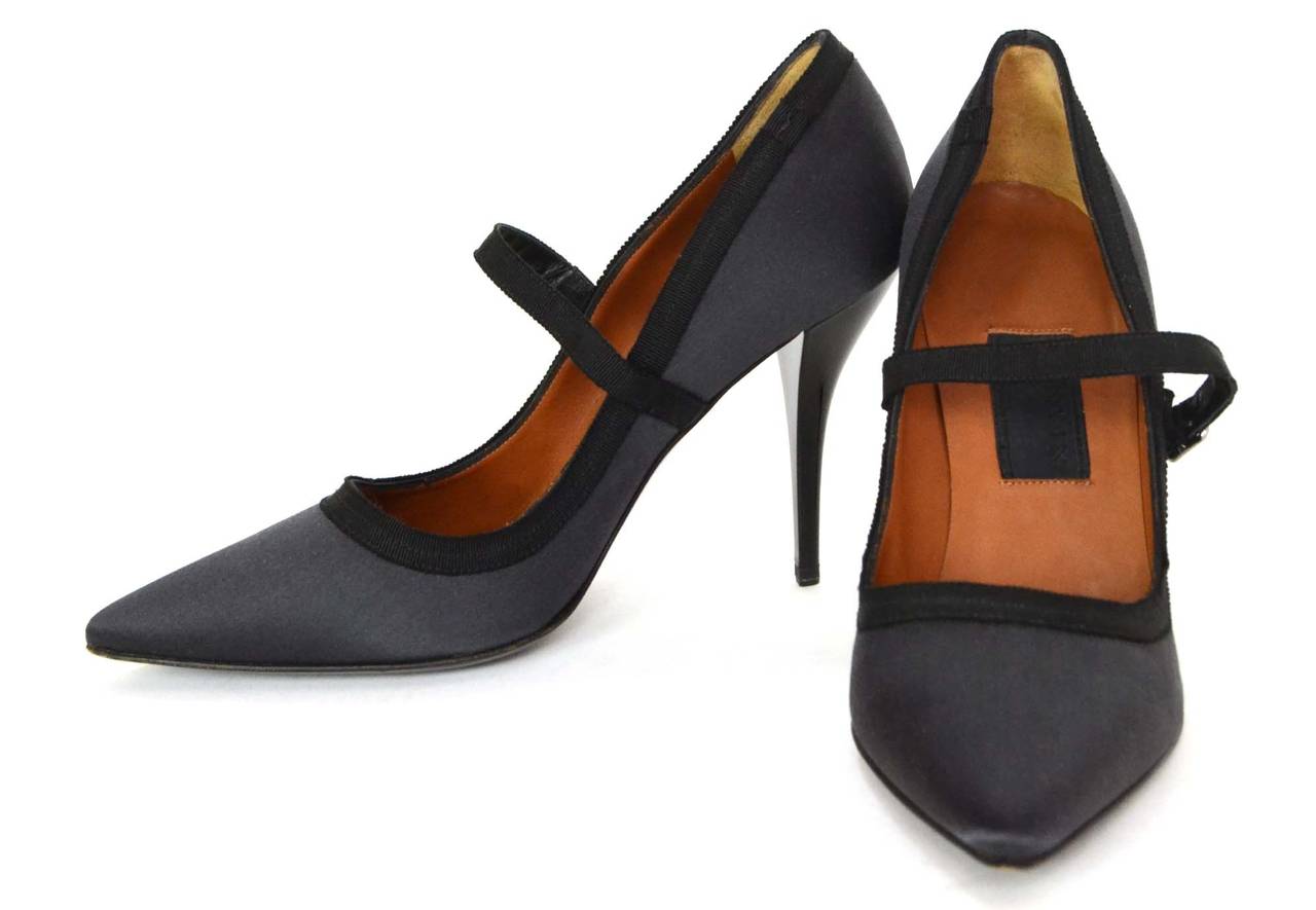 LANVIN Grey Satin Mary-Jane Pumps sz 38.5 In Excellent Condition In New York, NY