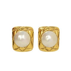 CHANEL Vintage '70s-'80s Quilted Gold Square & Pearl Clip On Earrings