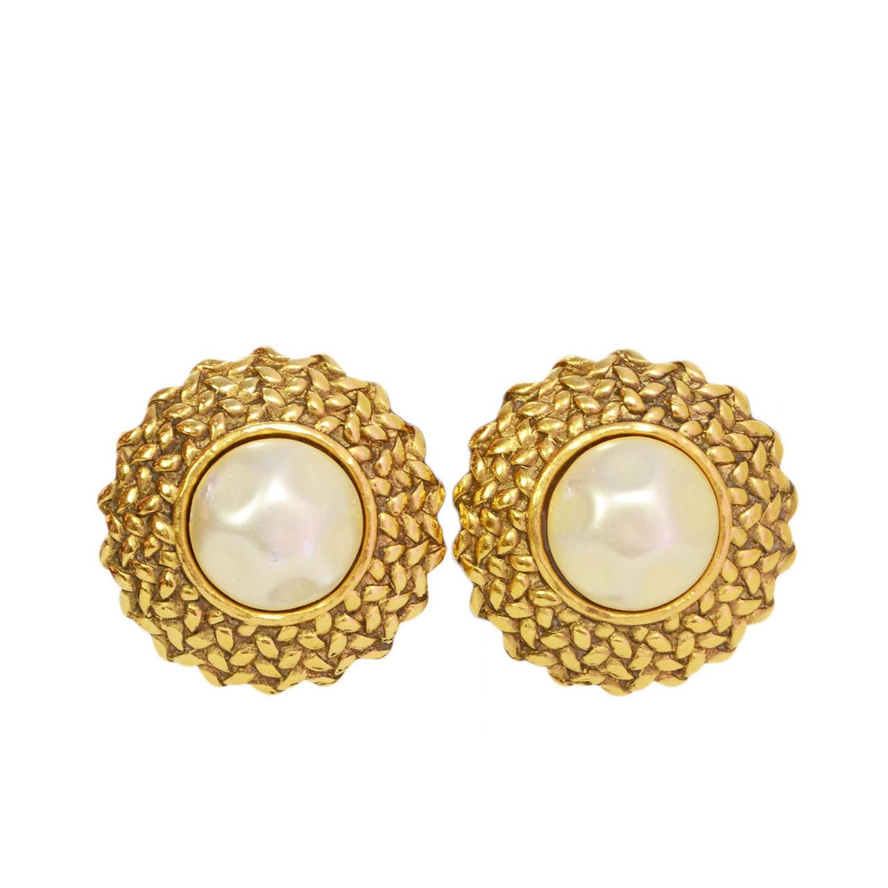 CHANEL Vintage '90s Textured Gold and Pearl Clip On Earrings For Sale ...
