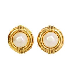 CHANEL Vintage '86 Gold & Pearl Small Clip On Earrings