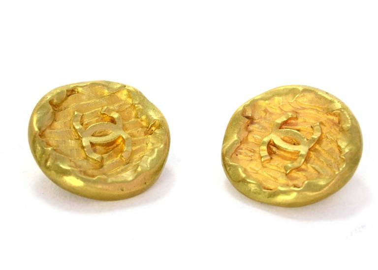 Chanel Antiqued Goldtone Textured CC Clip On Earrings

    Age: c. 1994
    Made in France
    Materials: goldtone metal
    Stamped 