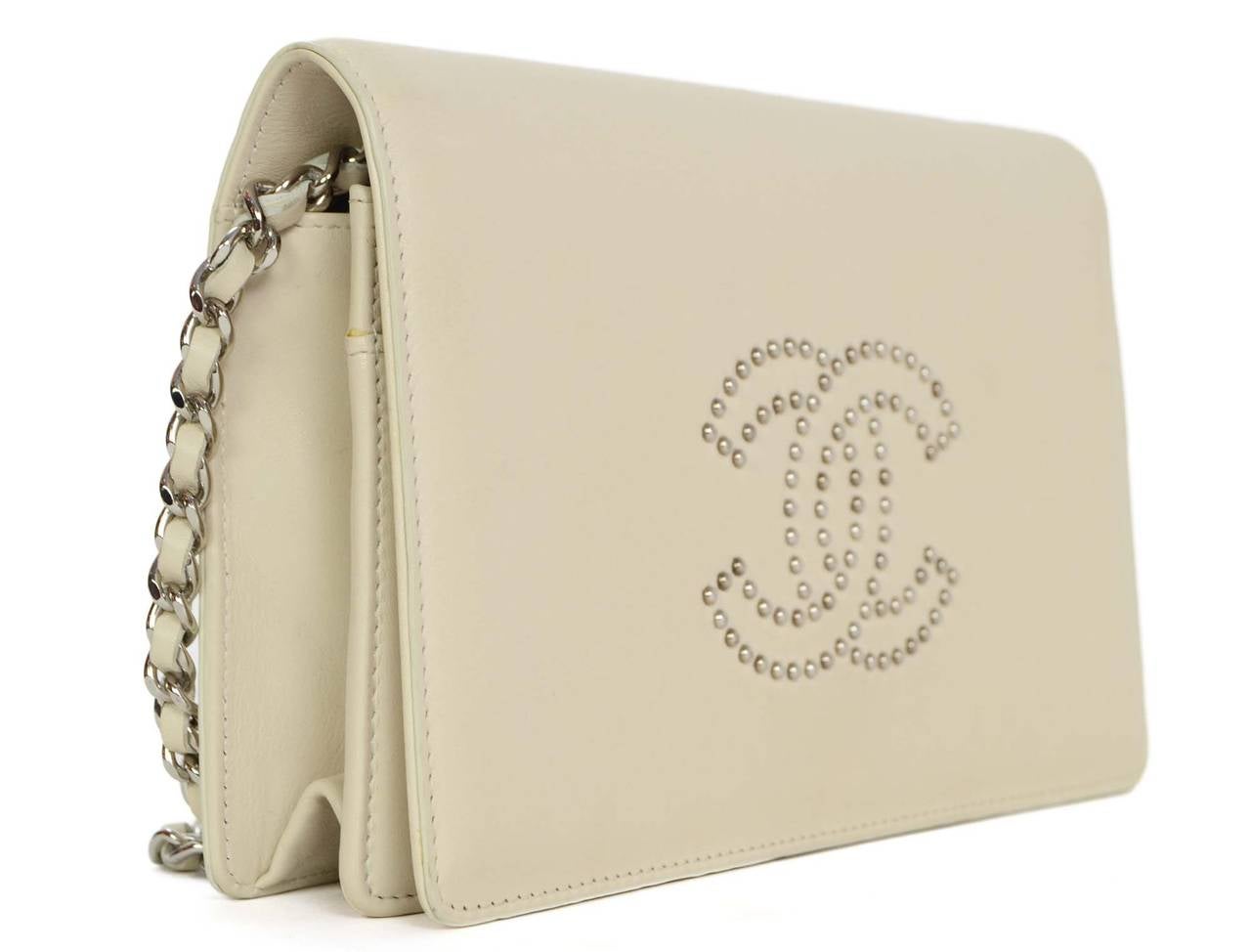 cream colored chanel bag