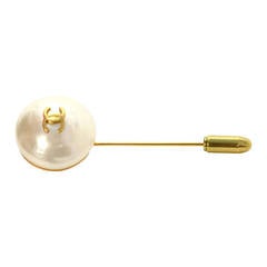 CHANEL Vintage '95 Pearl & Gold CC Pin