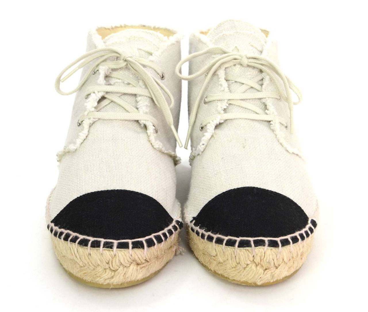 CHANEL Beige & Navy Canvas Espadrille High-Top Sneakers sz 40 In Excellent Condition In New York, NY