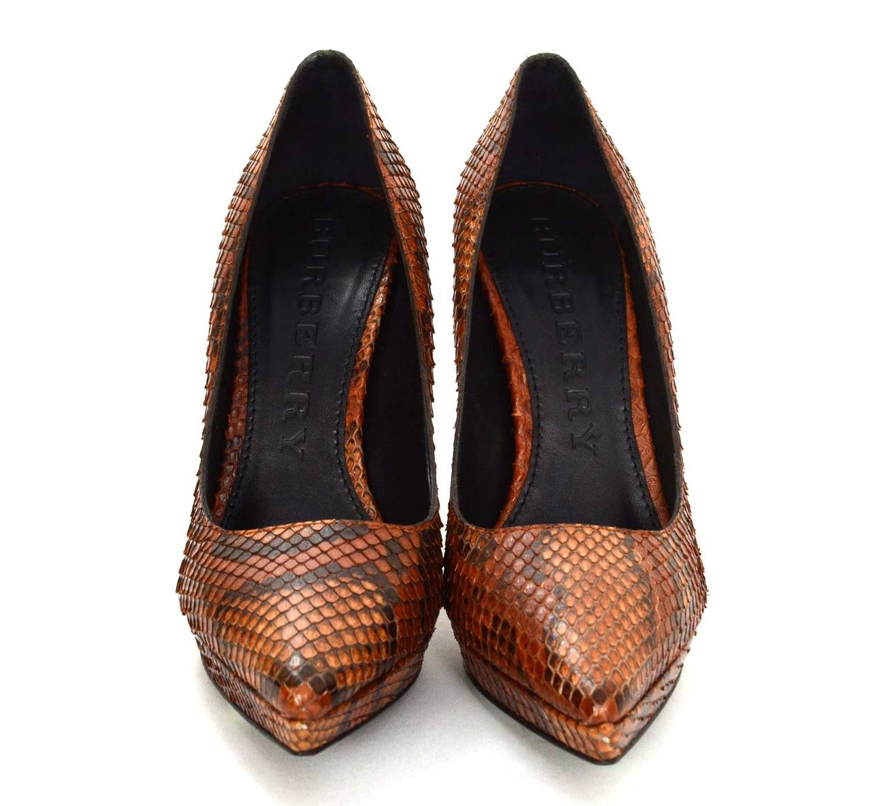 BURBERRY Tan Snakeskin Platform Pointed Toe Pumps sz 39 In New Condition In New York, NY