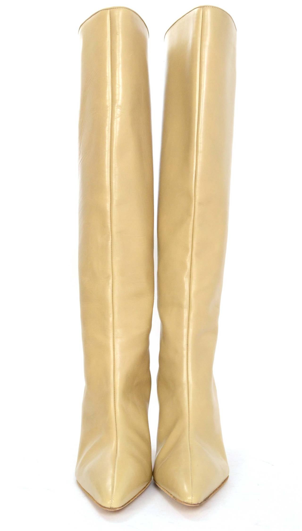 MANOLO BLAHNIK Nude Leather Tall Pointed Toe Boots sz 39 In Excellent Condition In New York, NY