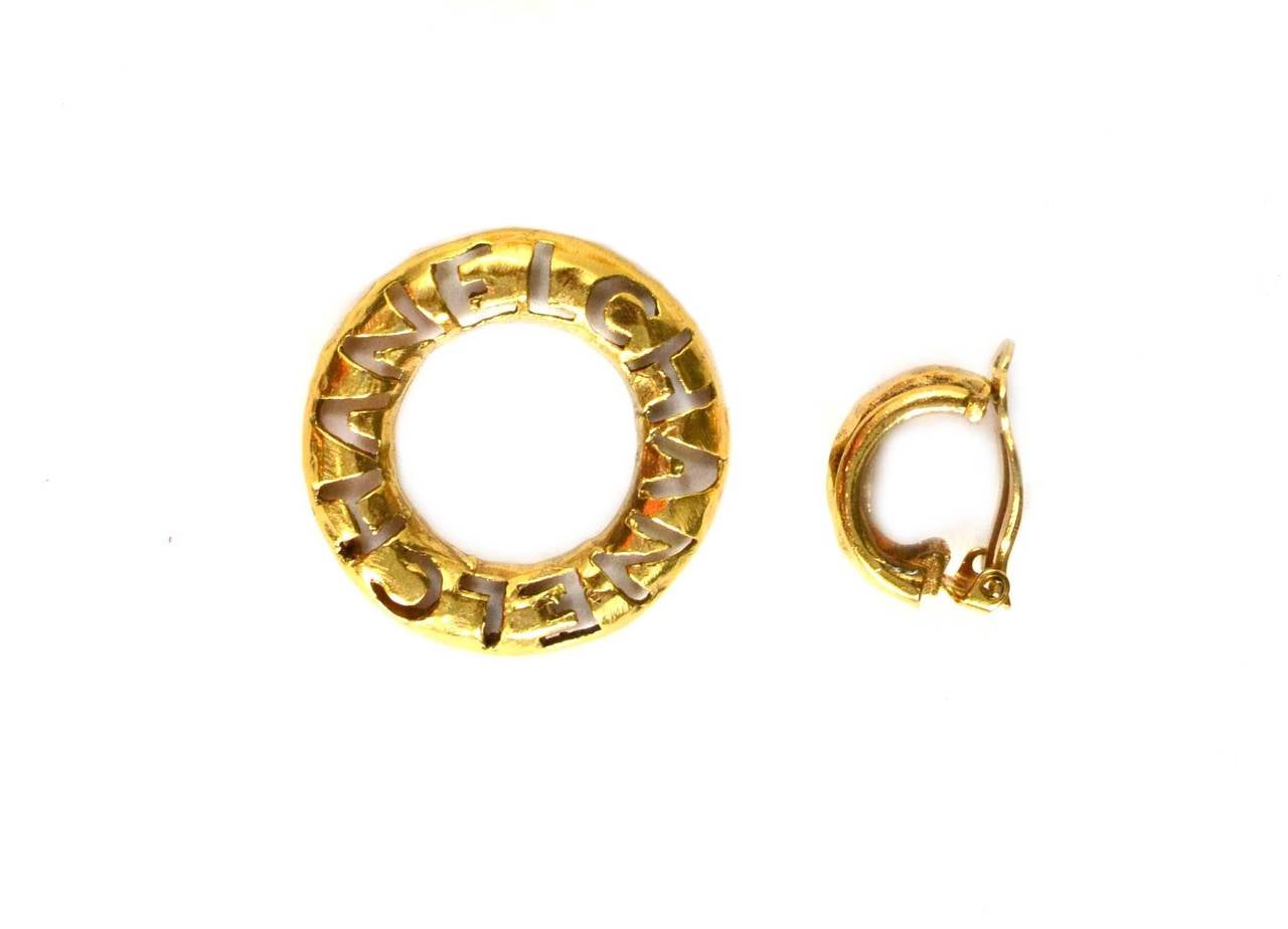 Women's Chanel Vintage '90 Hammered Gold Detachable Hoop Clip On Earrings